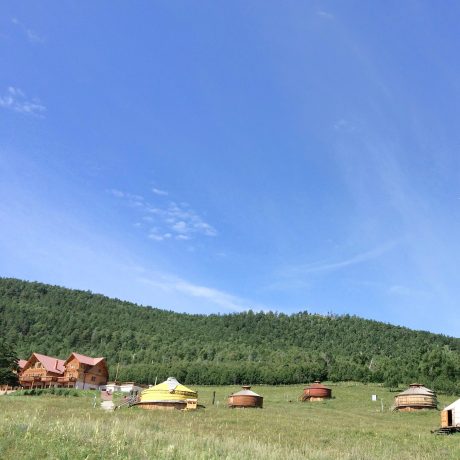 モンゴルの建物と青空